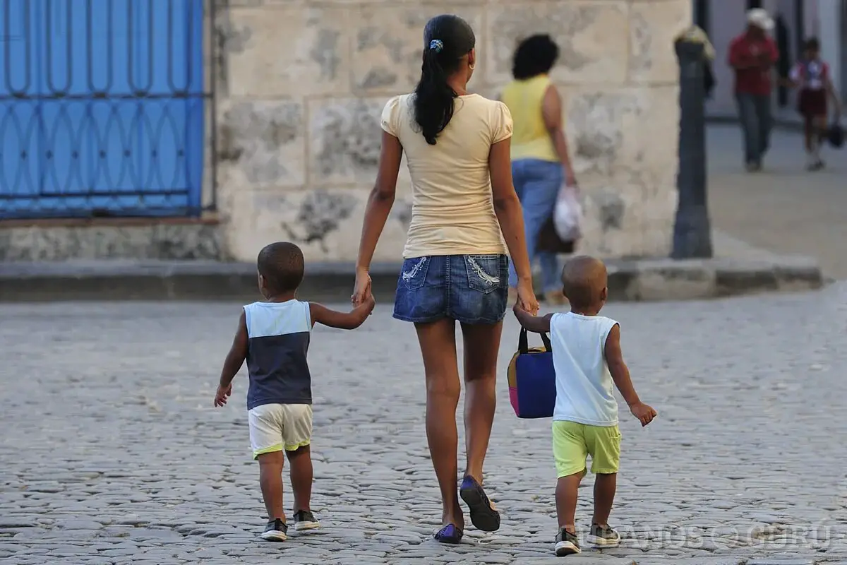 El difícil oficio de ser madre en Cuba cuando el salario no alcanza