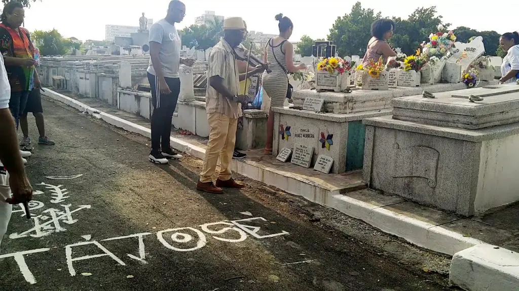 Leocadia y el Hermano José, la tumba más enigmática que se venera en el Cementerio de Colón