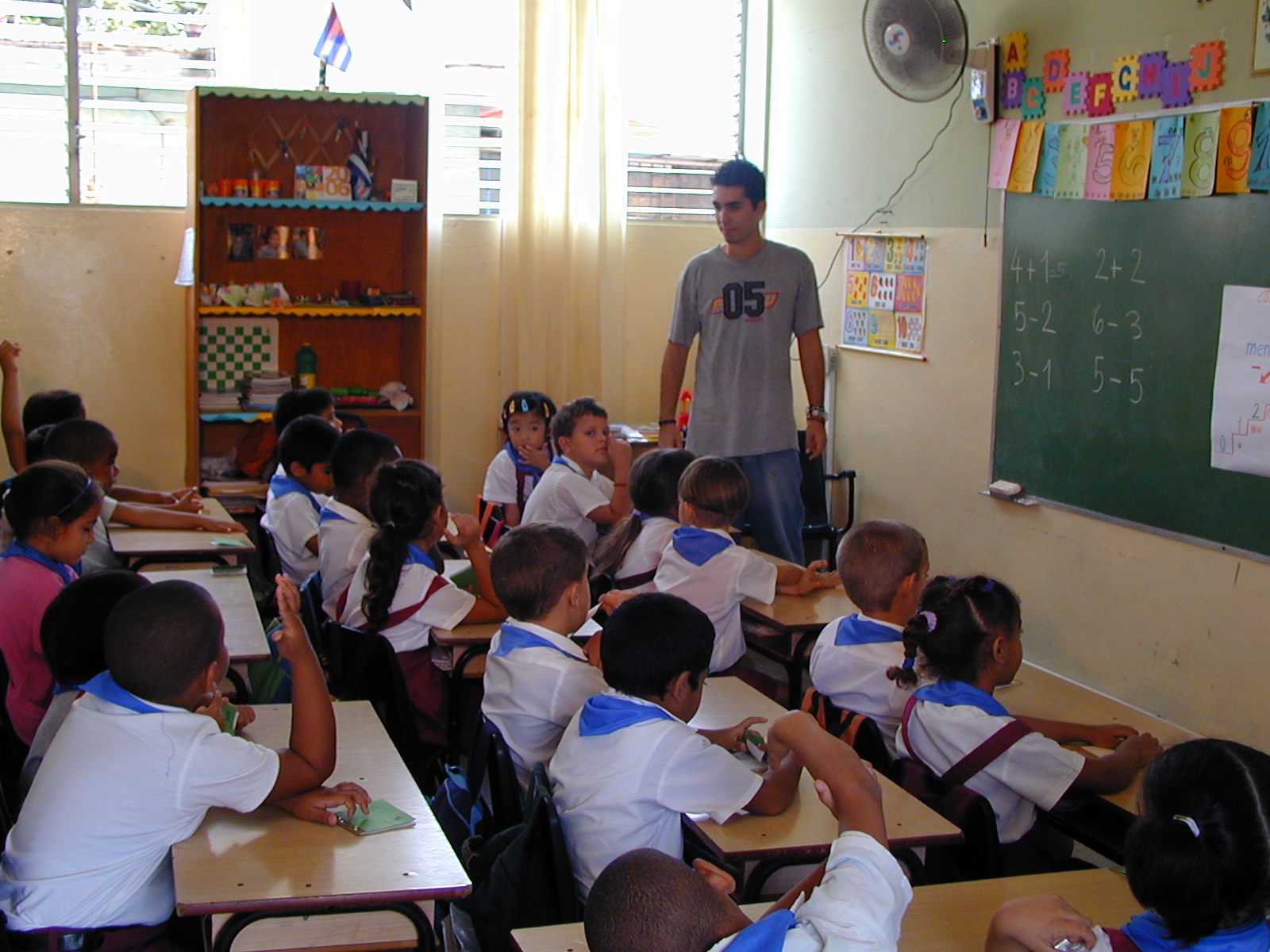 Ser maestro en Cuba, la profesión apestada que el Gobierno se niega a pagarle mejor
