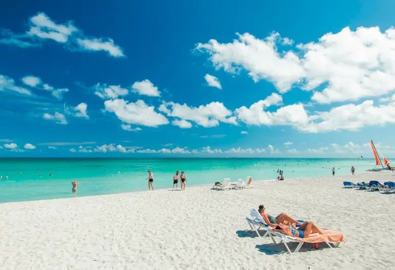 Turismo clandestino... así viajan los cubanos a Varadero y Viñales en pleno verano