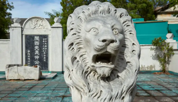El Cementerio Chino de La Habana se cae a pedazos como todo lo que lo rodea