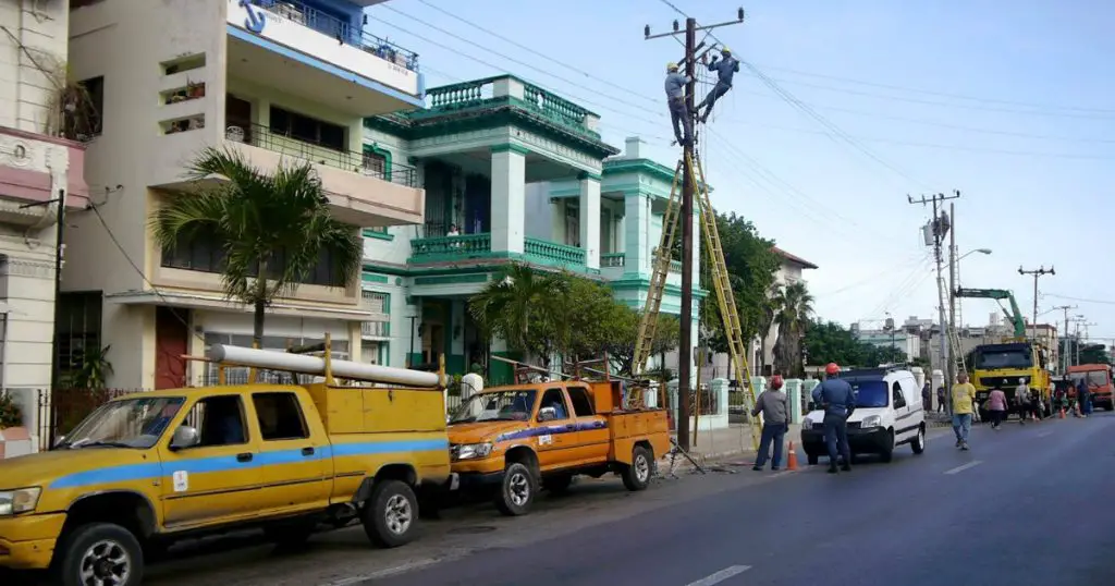 Cubanos se quejan en las redes sociales: "Este fue el ciclón de los apagones, porque lluvia y viento poco"