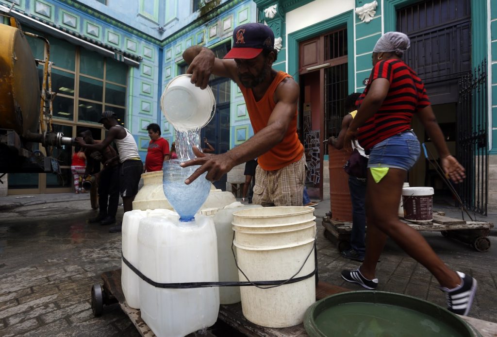 Hasta el agua escasea en Cuba...