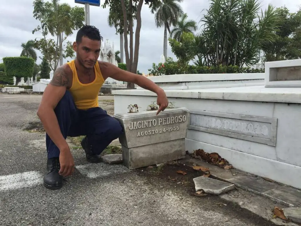 El negocio que se esconde tras la profanación de tumbas en Cuba