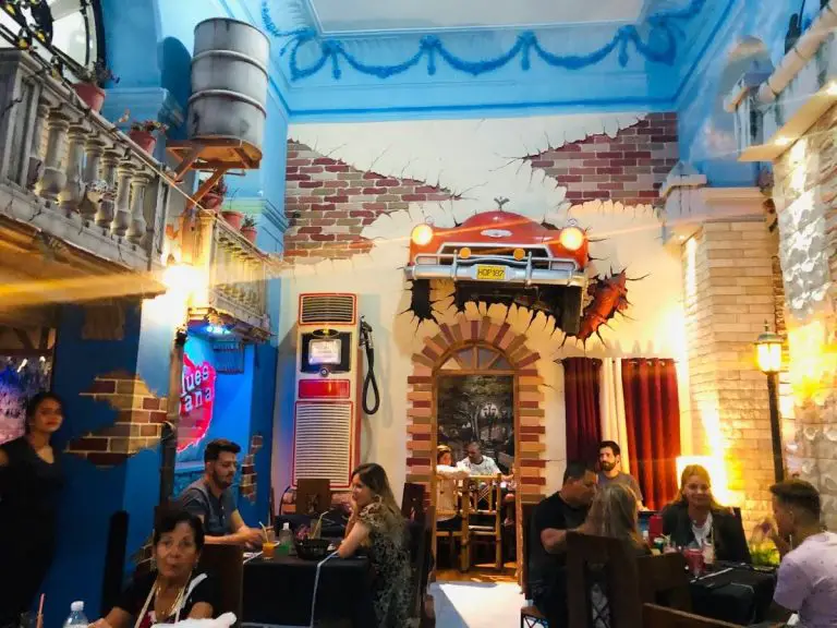 Habana Blues, el curioso restaurante donde serás atendidos por famosos