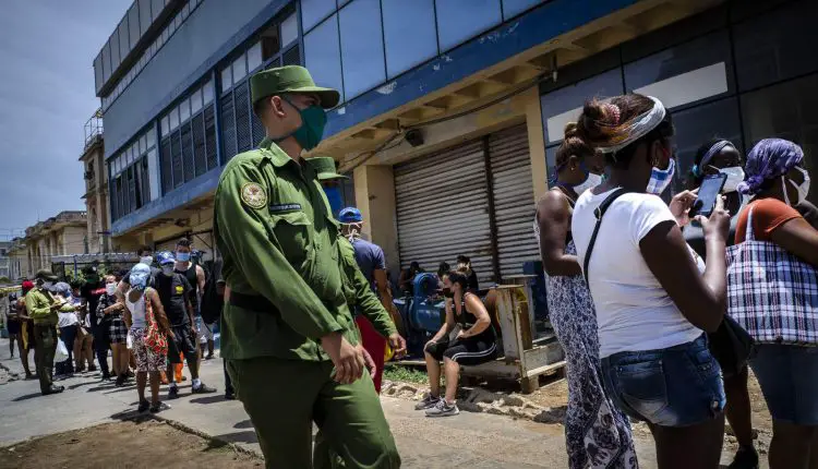Cubano es condenado a 10 meses en prisión por "acapar aceite y detergente por encima de sus necesidades"