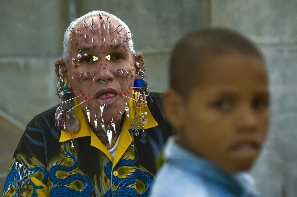 Este cubano tuvo el Récord Guinness por tener el mayor numero de argollas en su rostro