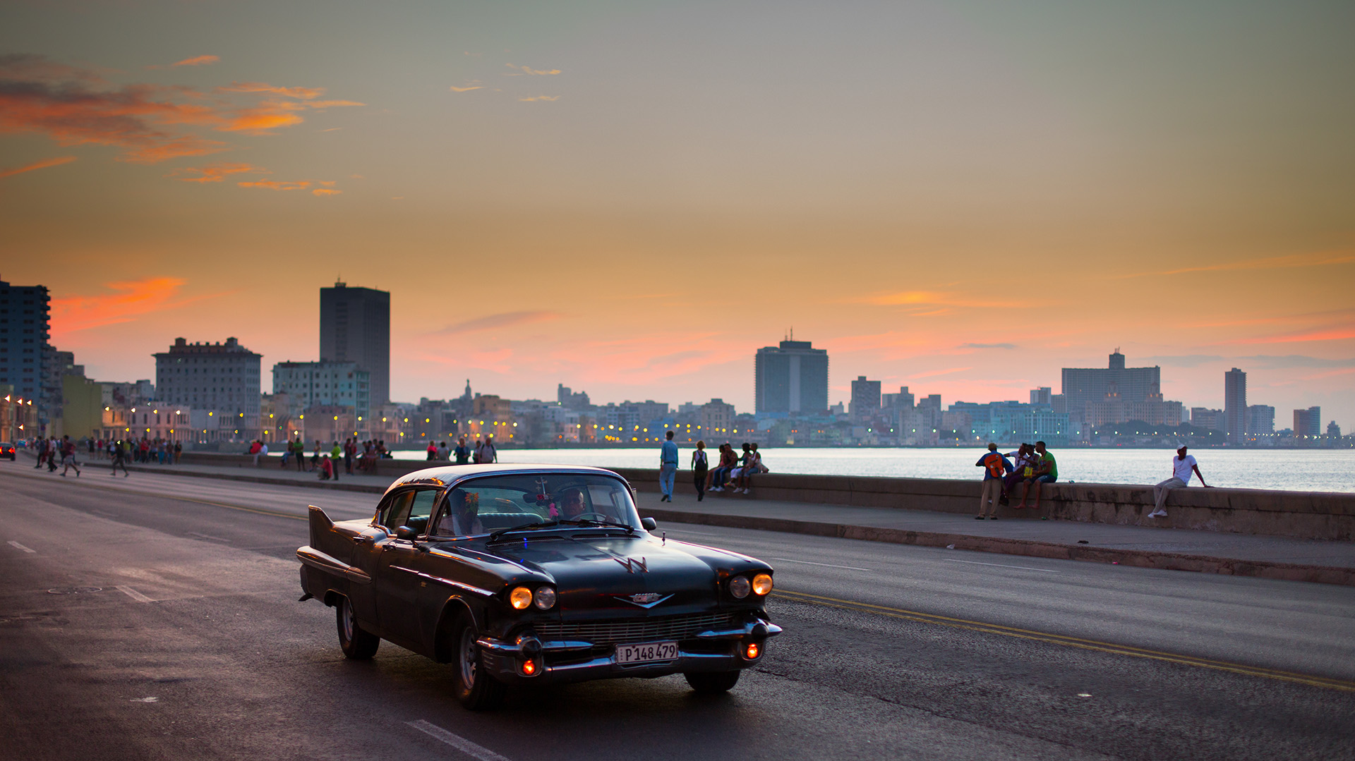 El Malecón de La Habana, el sofá más grande del mundo al aire libre
