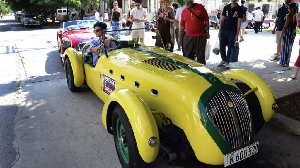 Este automóvil Healey Silverstone D10 valorado en más de 200 mil euros recorre las calles de La Habana