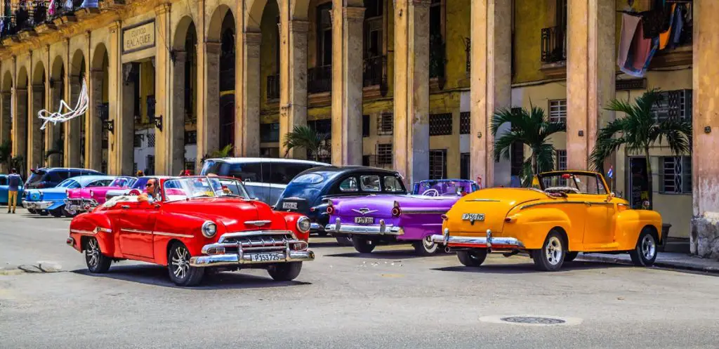 Comprar un "cacharrito" en Cuba cuesta lo mismo que un Audi del año en Miami