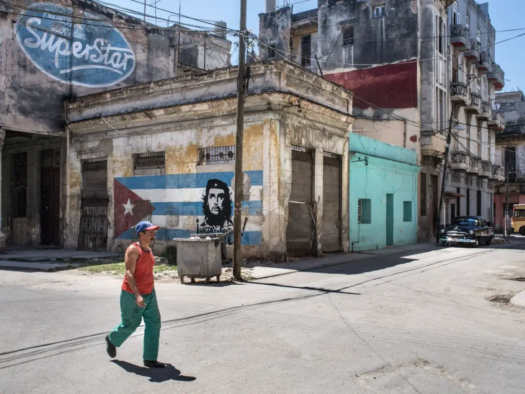 En “la luchita”, esa es la cosa de las cosas del vivir en Cuba