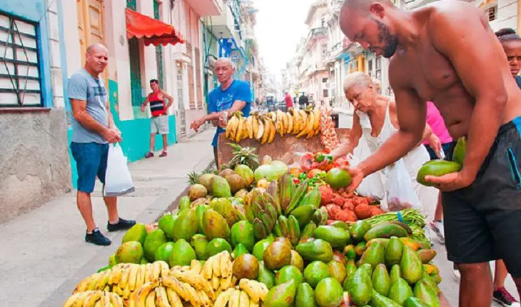 En Cuba si aparece comida, lo que no hay es dinero para comprarla