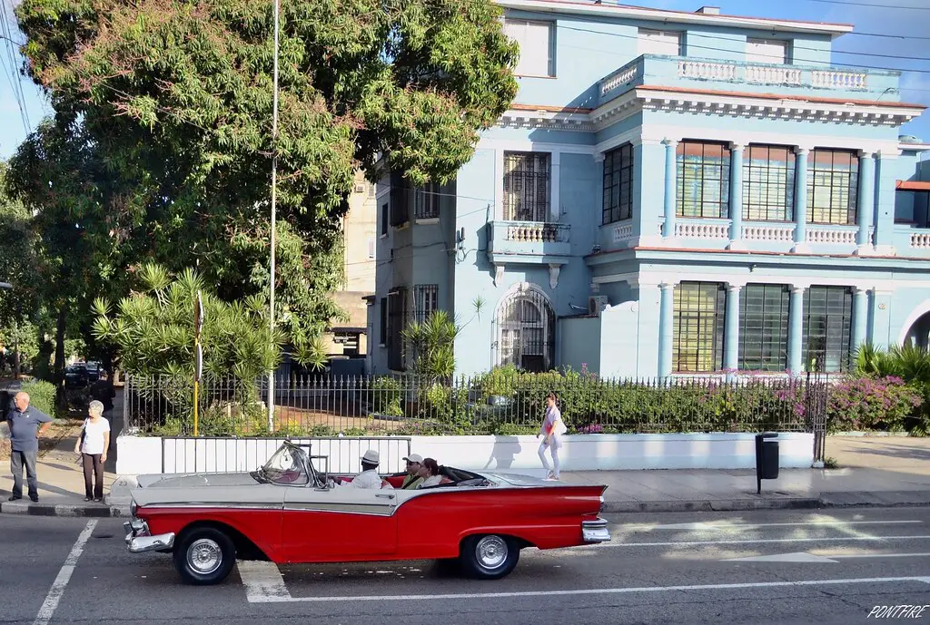 El cubano ha puesto a caminar automóviles con radiadores de cañerías, juntas de ollas de presión y otras “maravillas de la ingeniería”