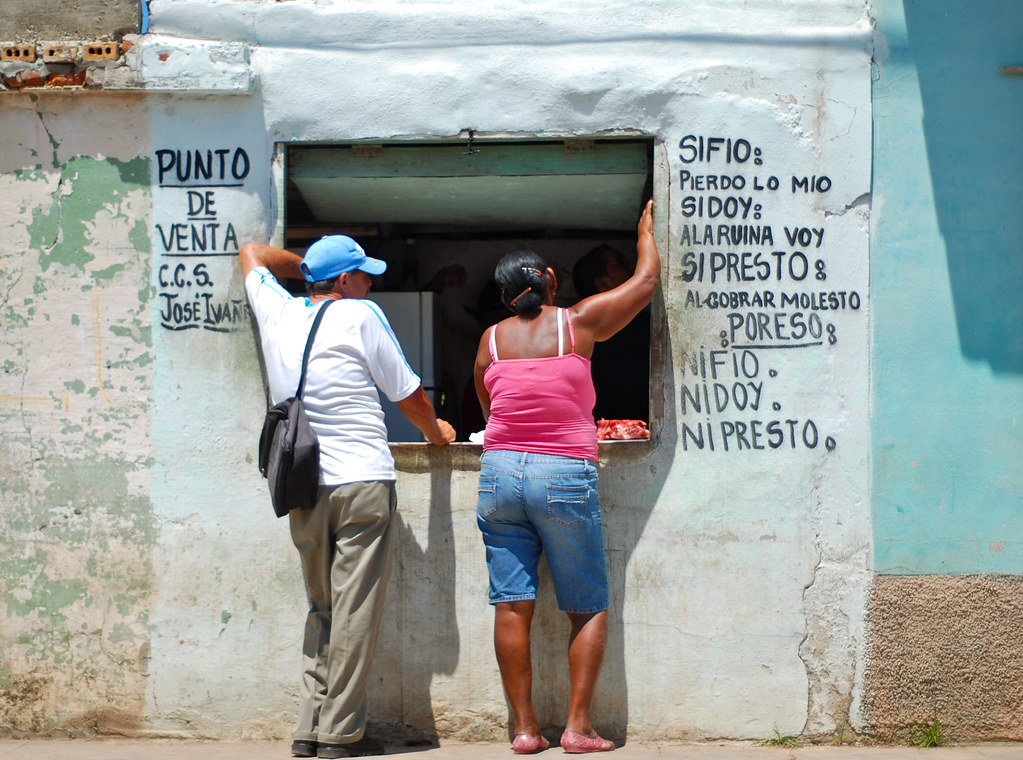 Fío hoy y mañana también… las nuevas reglas del comercio informal en Cuba