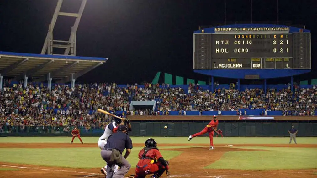 El turno al bate en un juego de béisbol en Cuba que duró 85 minutos en una Serie Nacional