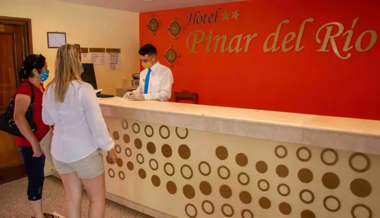 Ya es posible desde algunas provincias cubanas reservar hoteles con las tarjetas en MLC