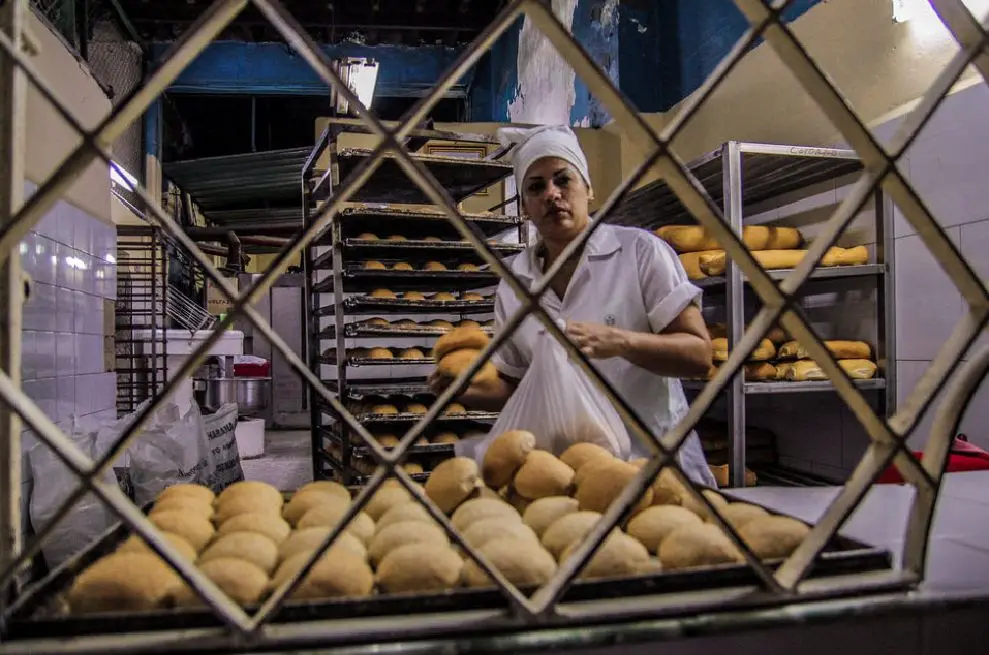 El pan de la libreta, considerado el gran símbolo del igualitarismo en Cuba, sube su valor 20 veces desde el 1ro de enero