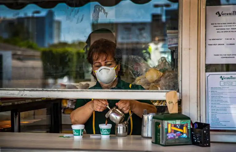 Miami es La Habana que no pudo ser... con exceso de luces, abundancia de comida y sin Revolución