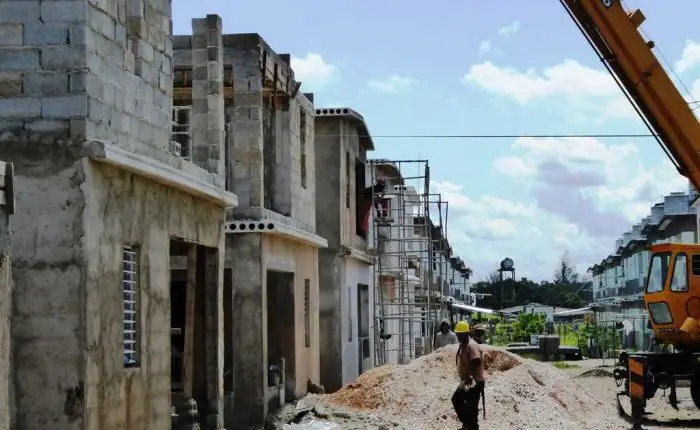 Cuba invirtió más de 3600 millones de pesos en "actividades inmobiliarias" y solo 500 millones en alimentos