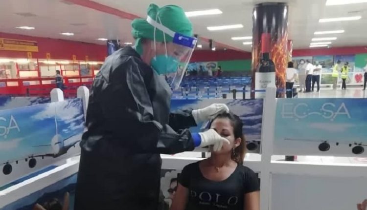 Gobierno cubano ofrece pruebas PCR de coronavirus a los turistas en algunos hoteles del país a un costo de 30 dólares
