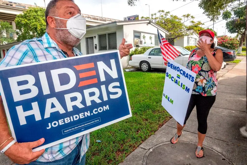 Un Joe Biden "socialista" y un Donald Trump en papel de "dictador"