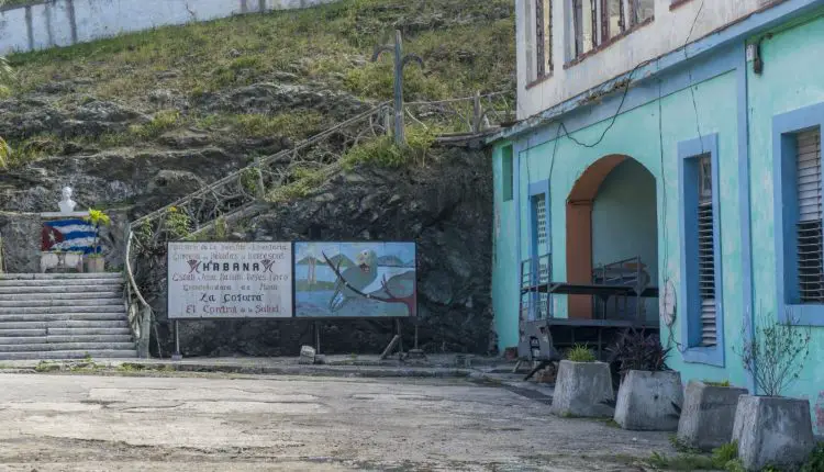 La Cotorra, la que fuera el agua mineral más famosa de Cuba y que fue barrida por el huracán económico que representó la Revolución de 1959.