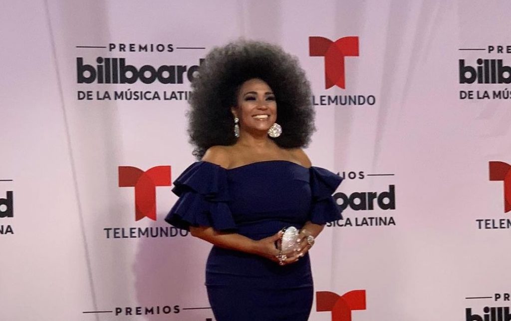 Cantante cubana Aymée Nuviola llenó de glamour y elegancia la alfombra roja de los premios Latin Billboard 2020