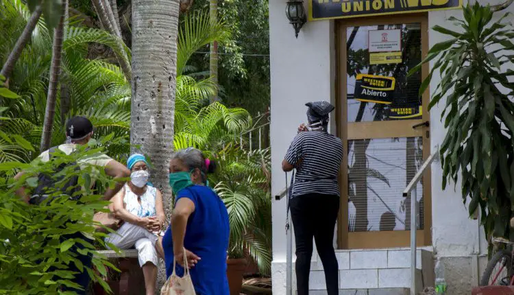 Western Union asegura que mantendrá los envíos de remesas a Cuba pues "aún estudian cómo afectarán las nuevas sanciones de EEUU sus operaciones"