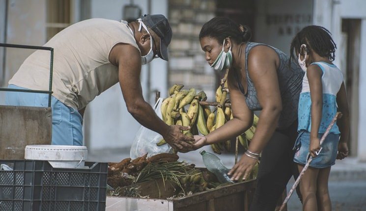 Obsthändler in Kuba | Bildquelle: https://t1p.de/p0zn © | Bilder sind in der Regel urheberrechtlich geschützt