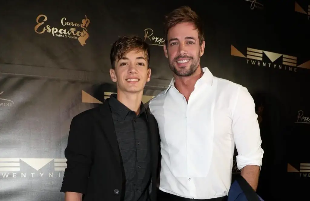 Hijo de William Levy habría sufrido lesiones graves en ambas rodillas al quedar atrapado bajo un carrito de golf