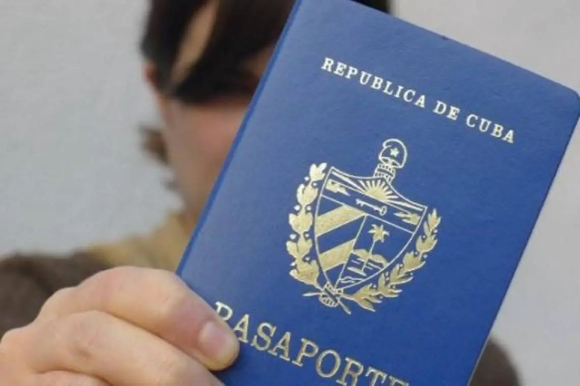 Pasaporte cubano baja al puesto 79 de los mejores del mundo en el 2022