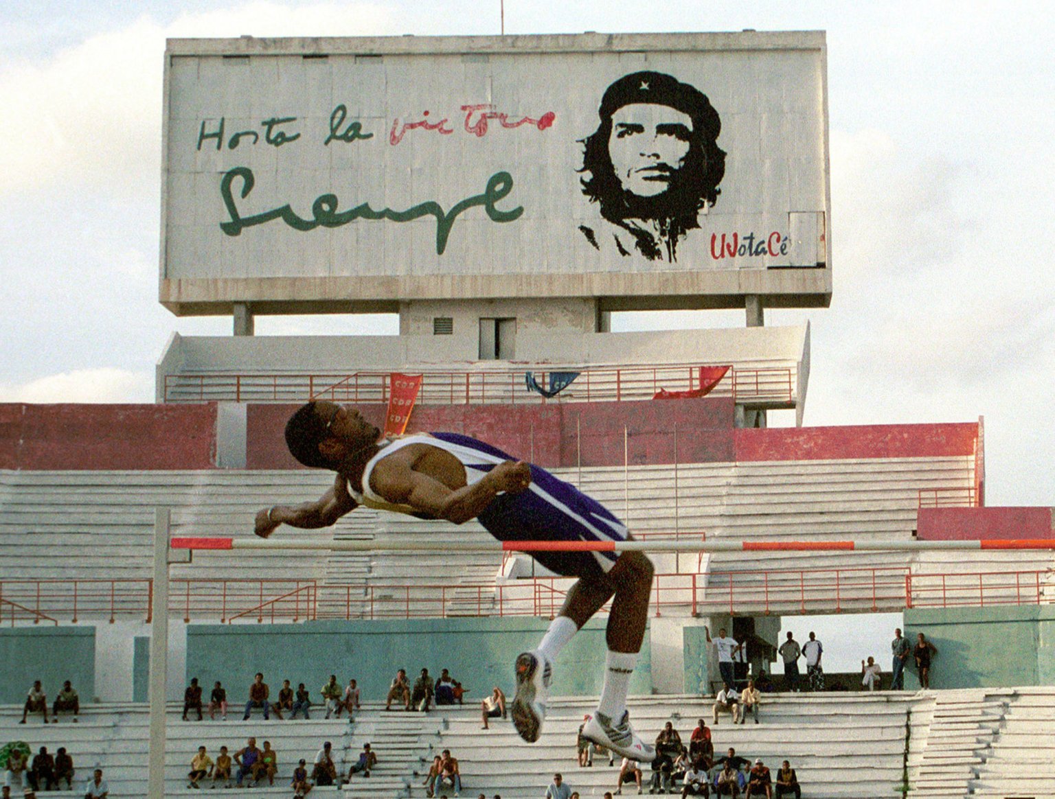 Hoy cumple 53 años Javier Sotomayor, el Príncipe de las Alturas