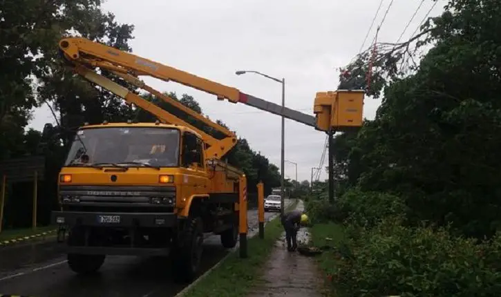 Miles de personas en Pinar del Río sin servicio eléctrico ni telefónico tras los destrozos dejados por la tormenta tropical Eta