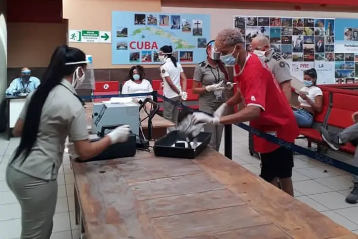 Gobierno cubano reconoce que el hambre y la escasez fueron las causas para ampliar el plazo de la Aduana para la libre importación de comida, medicinas y aseo
