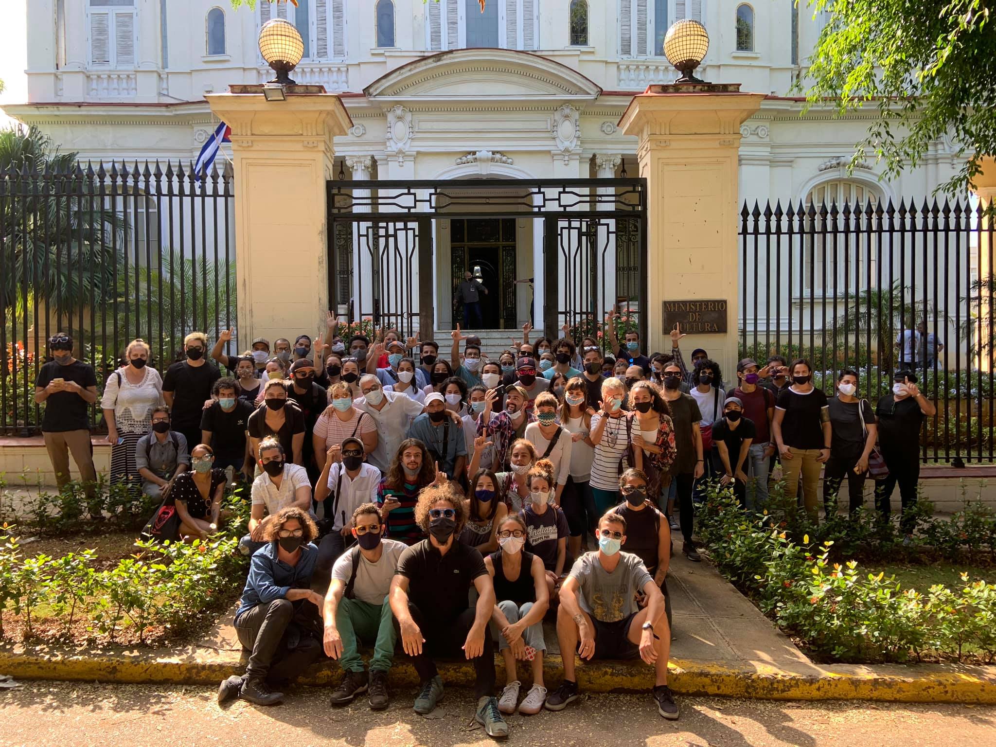 ¿Qué lograron los artistas cubanos que se manifestaron frente al Ministerio de Cultura tras 12 horas de protestas pacíficas?