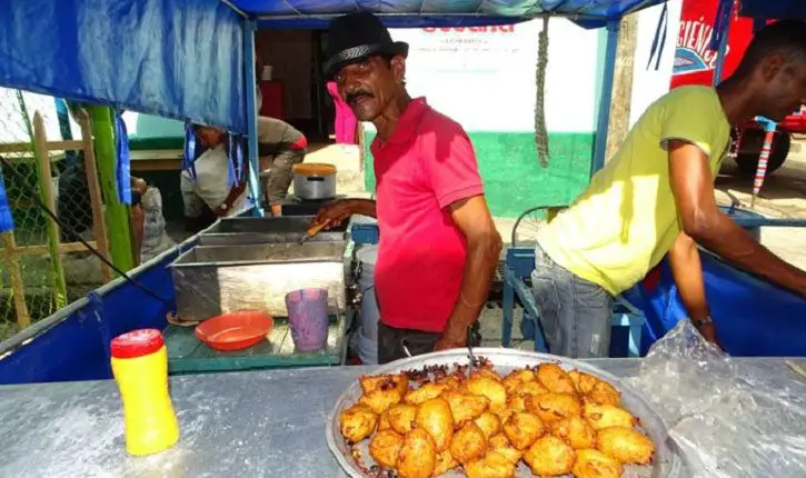 ¿Es riesgoso comer los alimentos que venden en restaurantes y cafeterías en Cuba?