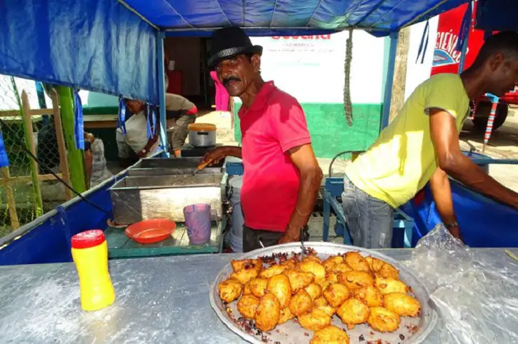 ¿Es riesgoso comer los alimentos que venden en restaurantes y cafeterías en Cuba?