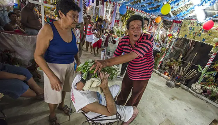 Espiritismo cruzado, una práctica religiosa única de los campos cubanos