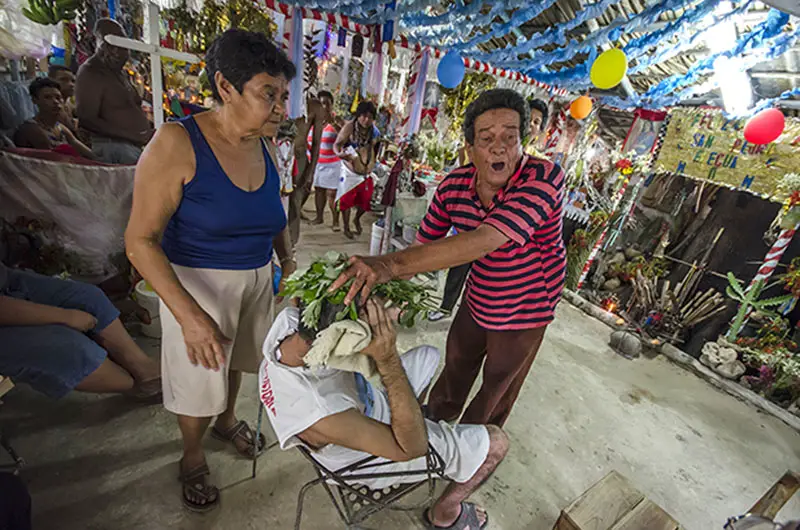 Espiritismo cruzado, una práctica religiosa única de los campos cubanos