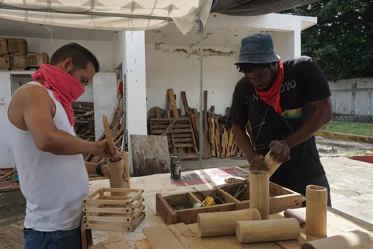 El bambú se convierte en una forma de ganarse la vida para cientos de migrantes cubanos en México