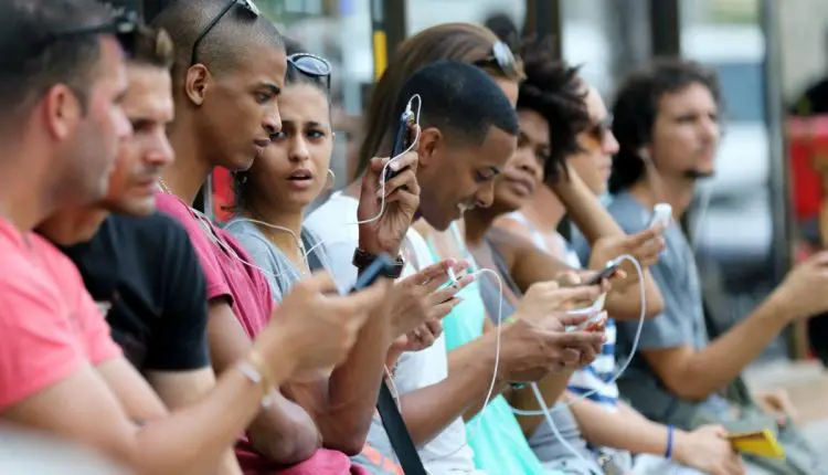 Cortes y bloqueos de las principales redes sociales y servicios de mensajería en Cuba levanta preocupación entre los cubanos