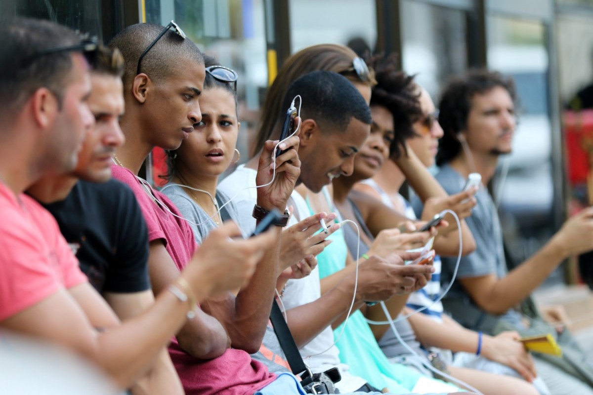 Cortes y bloqueos de las principales redes sociales y servicios de mensajería en Cuba levanta preocupación entre los cubanos