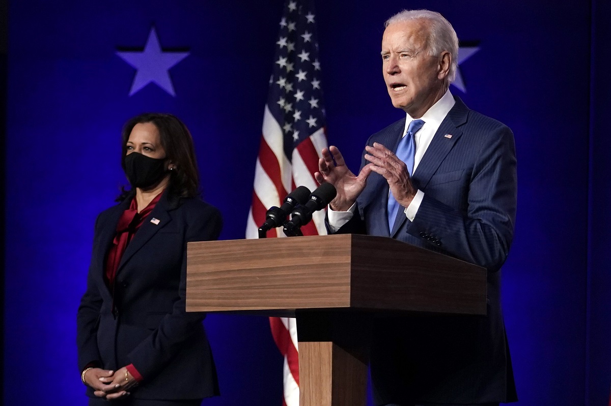 Joe Biden dice que se está preparando para asumir la presidencia y que está seguro que "ganará esta carrera por una clara mayoría" de votos