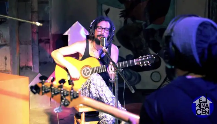 Kamankola, una guitarra en Cuba que surfea sobre los bajos del rap