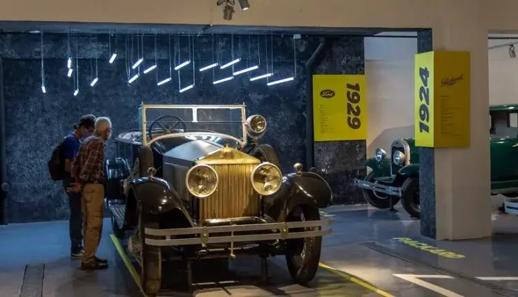 Reabre sus puertas en La Habana el Museo del Automóvil