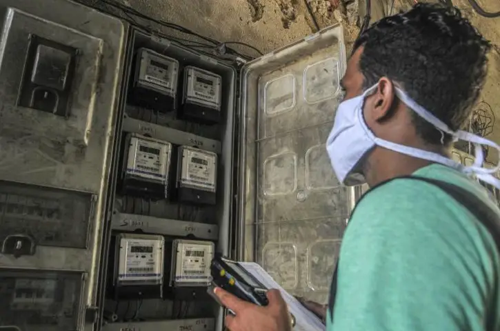 Miles de hogares en Cuba se salvan del sablazo mensual de la factura eléctrica pagándola por 