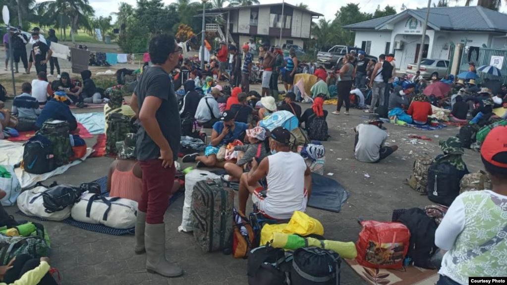 Aumenta preocupación entre los cientos migrantes cubanos varados en Surinam