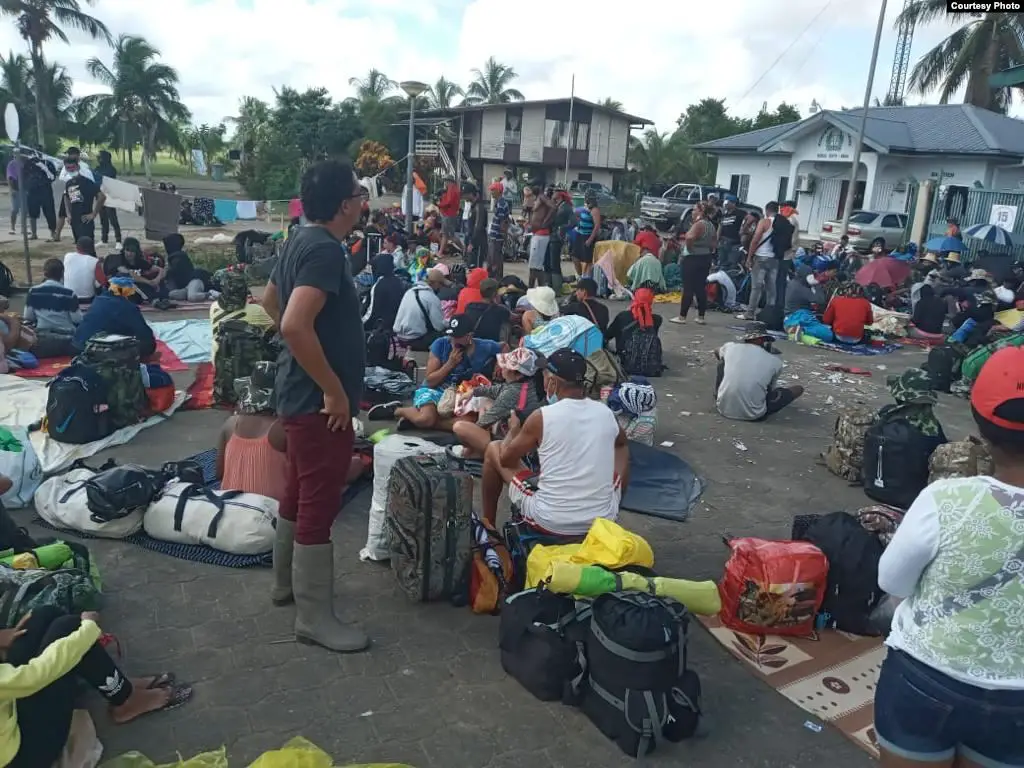 Cientos de migrantes cubanos varados en Surinam advierten que no están dispuestos a regresar a Cuba