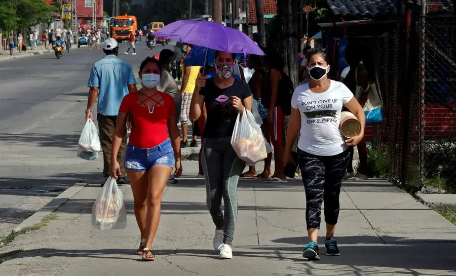 ¿De dónde los cubanos sacan la ropa que visten?