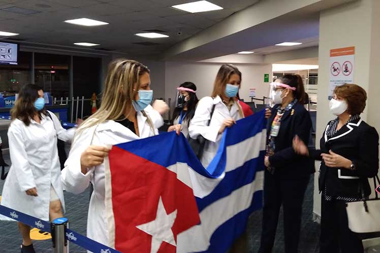 Estados Unidos pide al Gobierno cubano que le pague el salario íntegro a los médicos que están cumpliendo misión internacionalista
